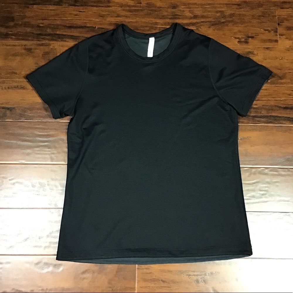 Men’s lululemon shirt